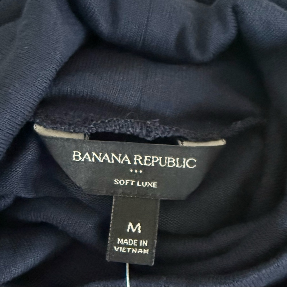NWT Banana Republic Women’s Navy Blue Knit Turtleneck Top! Medium! NEW! - Picture 4 of 7